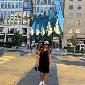 Meet your Posher, Elise joyce